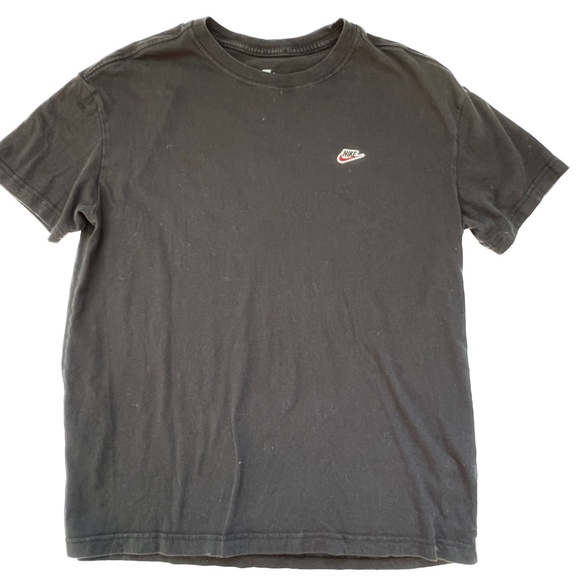 Nike Dri-FIT Classic Tee T shirt Size M Black DZ4685-010 Loose Fit Red Swoosh - Picture 1 of 6